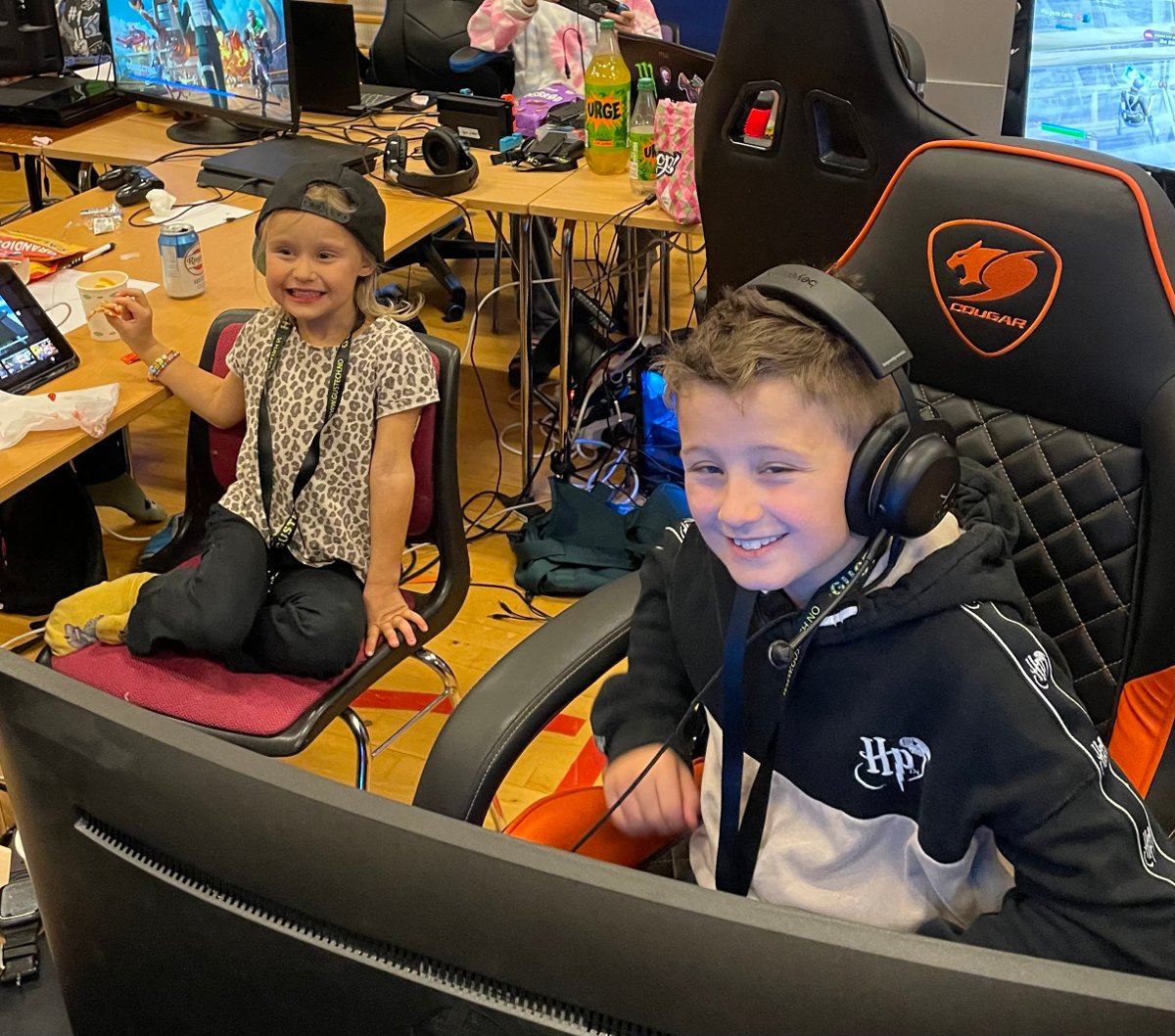 Nært 70 ungar møtte opp på LAN